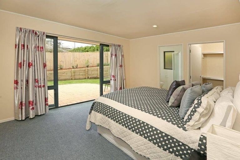 Photo of property in 106 Kingdale Road, Henderson, Auckland, 0610
