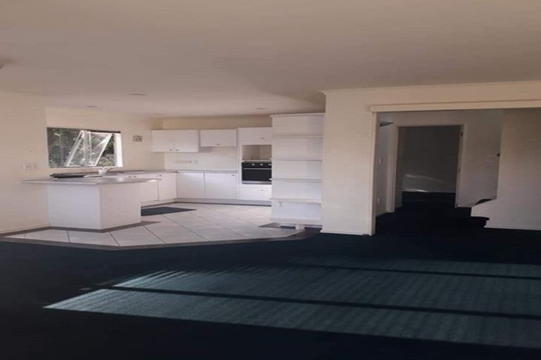 Photo of property in 5 Tyrico Close, Unsworth Heights, Auckland, 0632