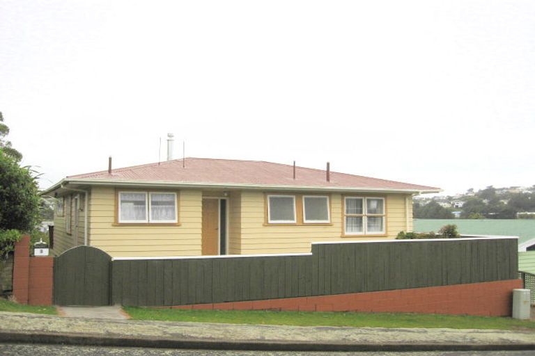 Photo of property in 3 Pritchard Street, Newlands, Wellington, 6037