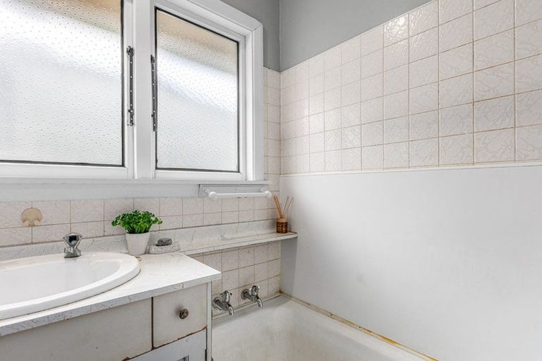 Photo of property in 2/25 Hills Road, Edgeware, Christchurch, 8013