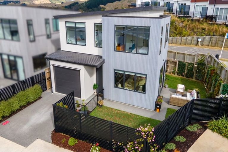 Photo of property in 2 Skysail Lane, Whitby, Porirua, 5024