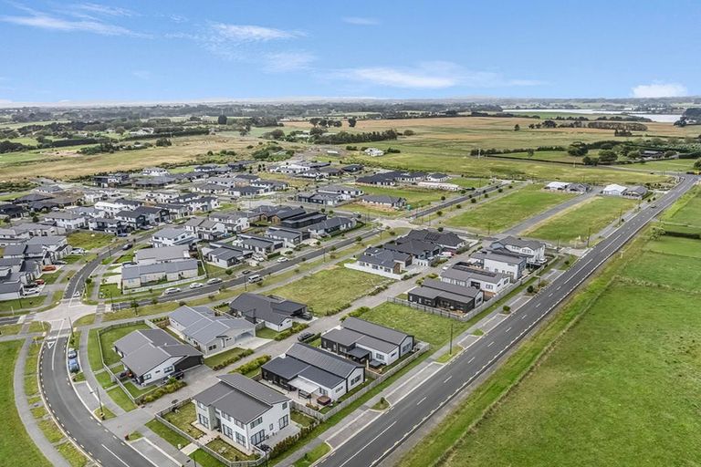 Photo of property in 17 Uatoto Road, Clarks Beach, 2122