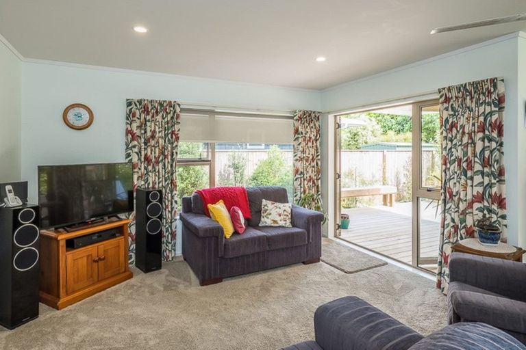Photo of property in 4 Kaikomako Road, Waikanae, 5036