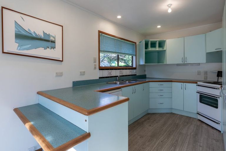 Photo of property in 9 Onedin Place, Titirangi, Auckland, 0604