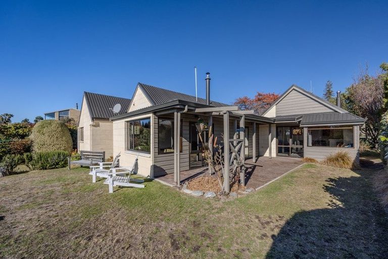 Photo of property in 8 Kennedy Crescent, Wanaka, 9305