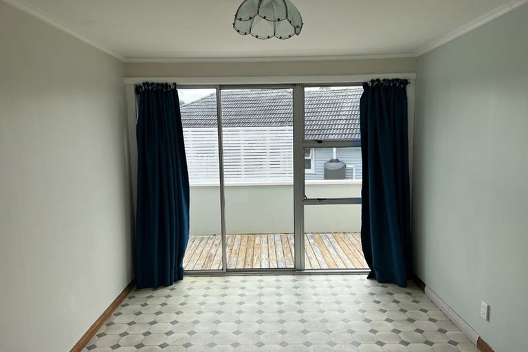 Photo of property in 105 Lake Road, Northcote, Auckland, 0627