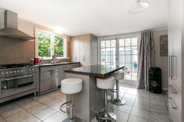 Photo of property in 702 Avenue Road West, Saint Leonards, Hastings, 4120