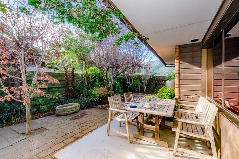 Photo of property in 1 Manu Grove, Waikanae, 5036