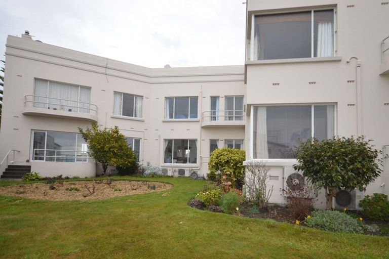 Photo of property in 1-12/48 The Bay Hill, Timaru, 7910