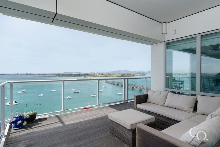 Photo of property in 72 Devonport Road, Tauranga, 3110