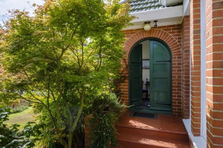Photo of property in 142 Eglinton Road, Mornington, Dunedin, 9011