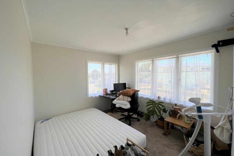 Photo of property in 23 Paton Avenue, Te Atatu South, Auckland, 0610