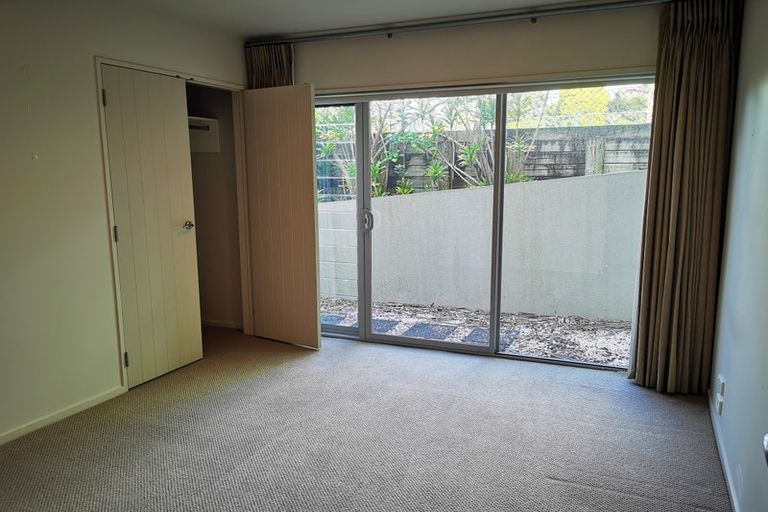 Photo of property in 20 Bournemouth Terrace, Murrays Bay, Auckland, 0630