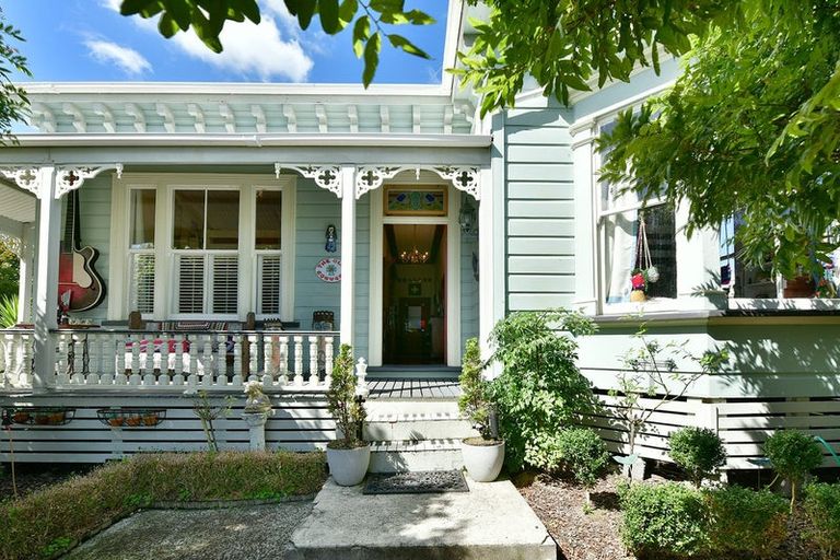 Photo of property in 2b Mcleod Street, Helensville, 0800