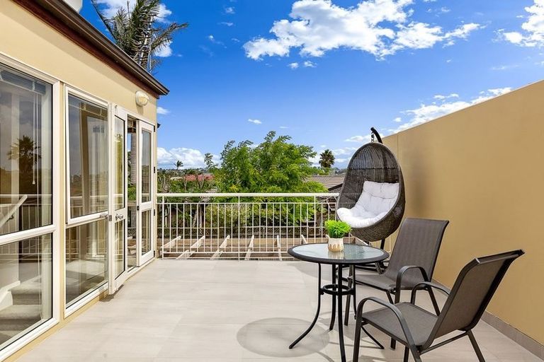 Photo of property in 2/137 Lakeside Drive, Orewa, 0931