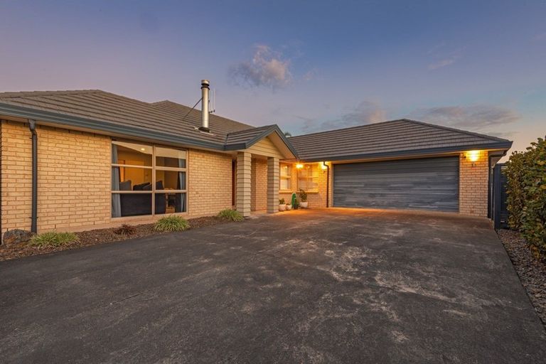 Photo of property in 6 Orlando Way, Kelvin Grove, Palmerston North, 4414