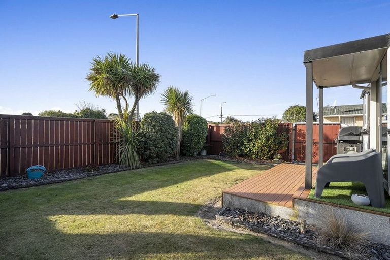 Photo of property in 5 Queenspark Drive, Parklands, Christchurch, 8083