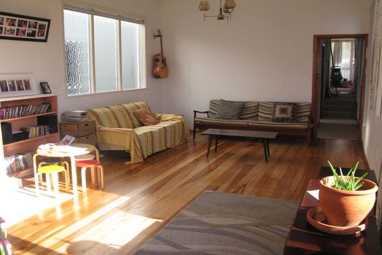 Photo of property in 89 Queens Drive, Lyall Bay, Wellington, 6022