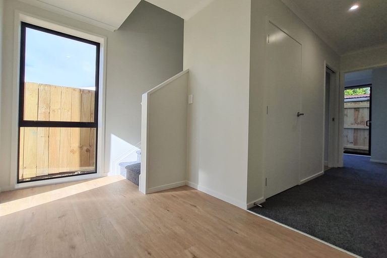 Photo of property in 8/5 Peachgrove Road, Te Atatu Peninsula, Auckland, 0610