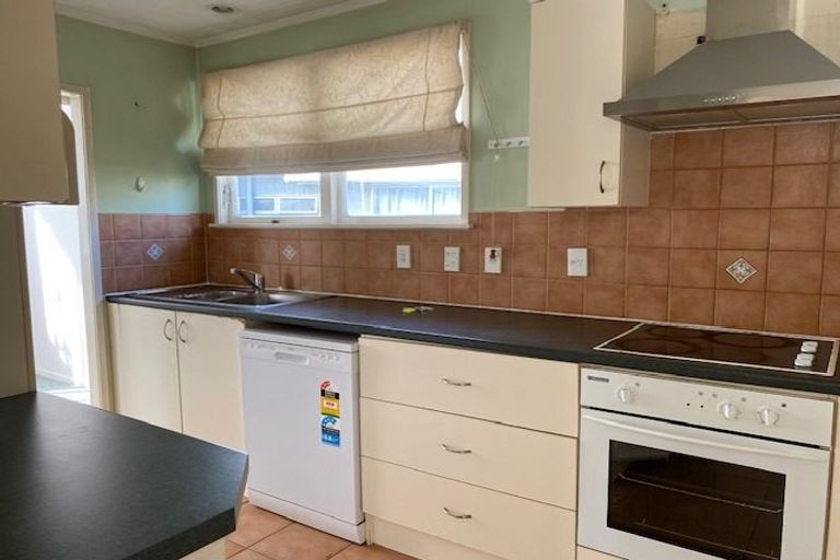 Photo of property in 83 Sunderlands Road, Half Moon Bay, Auckland, 2012