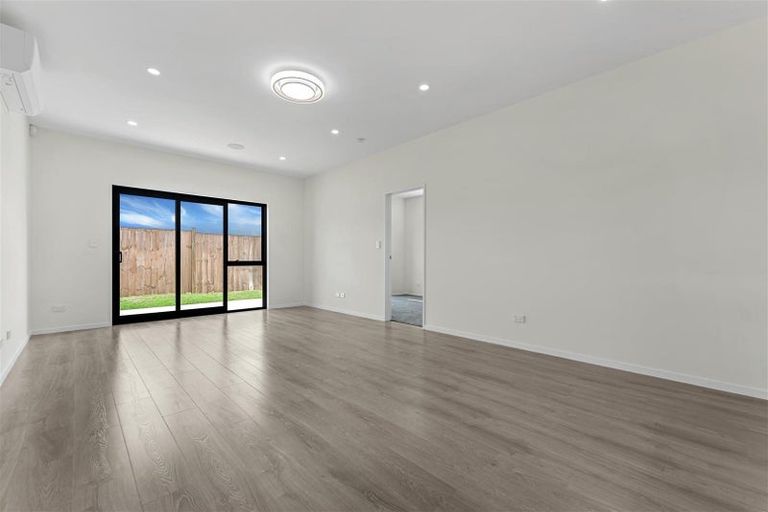 Photo of property in 14 Waimarie Drive, Karaka, 2578