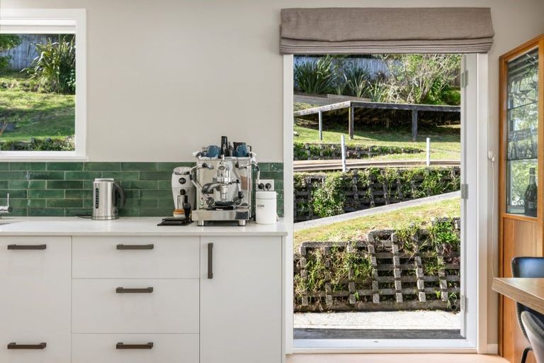 Photo of property in 16 Spicer Place, Tawa, Wellington, 5028