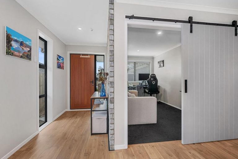 Photo of property in 19 Kawariki Road, Helensville, 0800