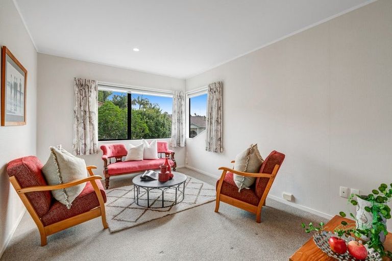 Photo of property in 9 Thornbill Rise, Unsworth Heights, Auckland, 0632