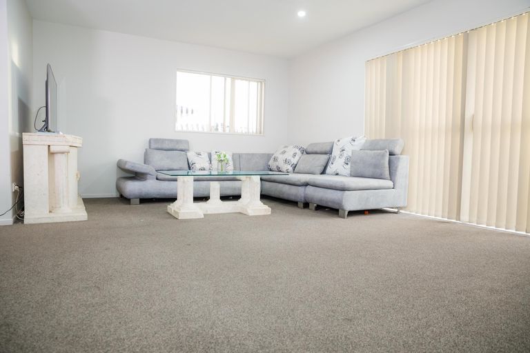 Photo of property in 30 Popokatea Drive, Takanini, 2112