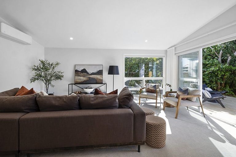 Photo of property in 52 Wairau Road, Oakura, 4314
