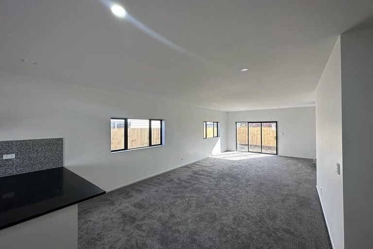 Photo of property in 6 Nagra Lane, Papakura, 2110