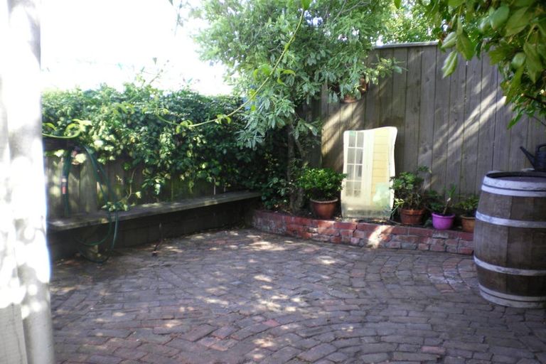 Photo of property in 25 Douglas Street, Mount Cook, Wellington, 6021