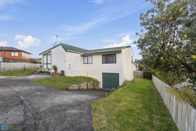 Photo of property in 5 Frosses Place, Massey, Auckland, 0614
