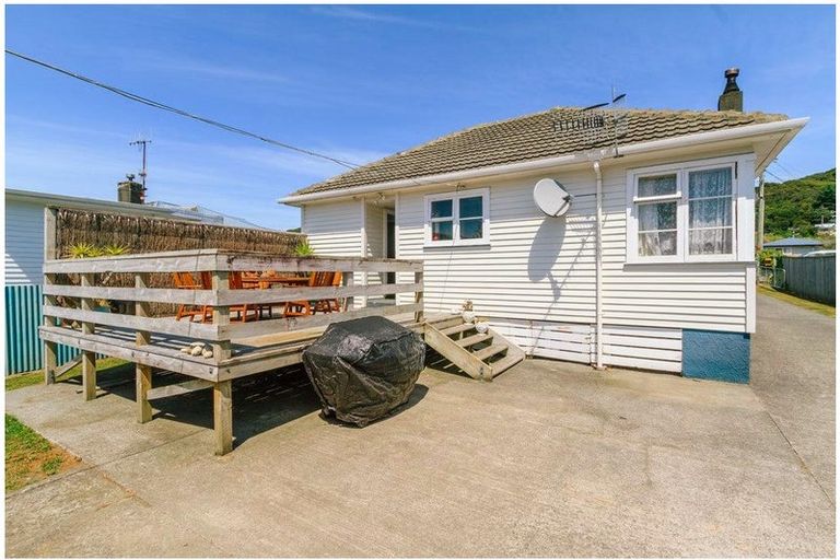 Photo of property in 78 Wainuiomata Road, Wainuiomata, Lower Hutt, 5014