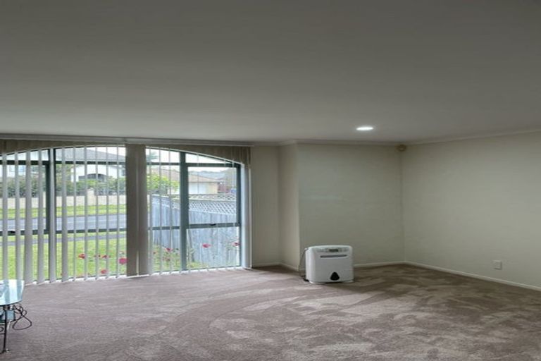 Photo of property in 212 Kilkenny Drive, East Tamaki Heights, Auckland, 2016