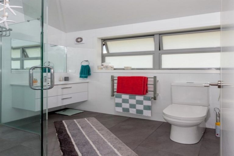 Photo of property in 100 Riverview Road, Whangamata, 3620