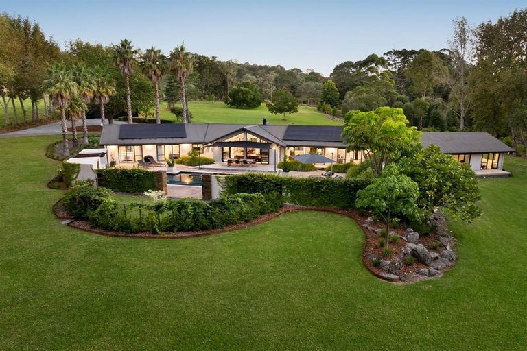 Photo of property in 44 Hardens Lane, Paremoremo, Auckland, 0632