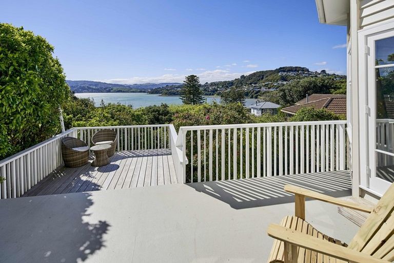 Photo of property in 2 Seaview Road, Paremata, Porirua, 5024