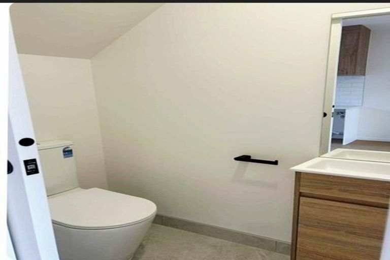 Photo of property in 8/18 Dellwood Avenue, Henderson, Auckland, 0612