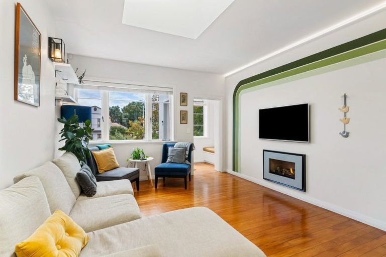 Photo of property in 3/64 Victoria Road, Devonport, Auckland, 0624