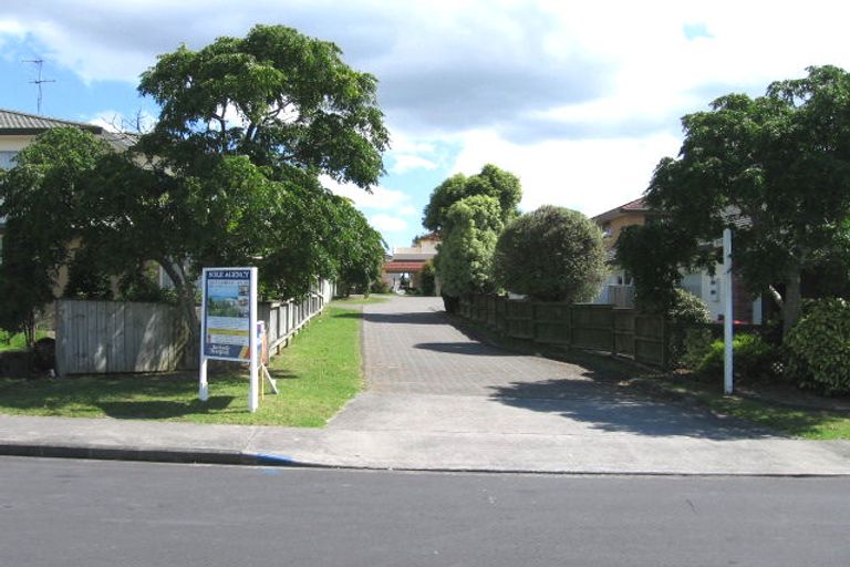 Photo of property in 10 Whiting Grove, West Harbour, Auckland, 0618