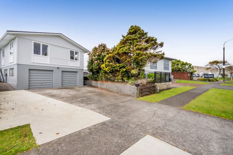 Photo of property in 49 Nevada Drive, Merrilands, New Plymouth, 4312