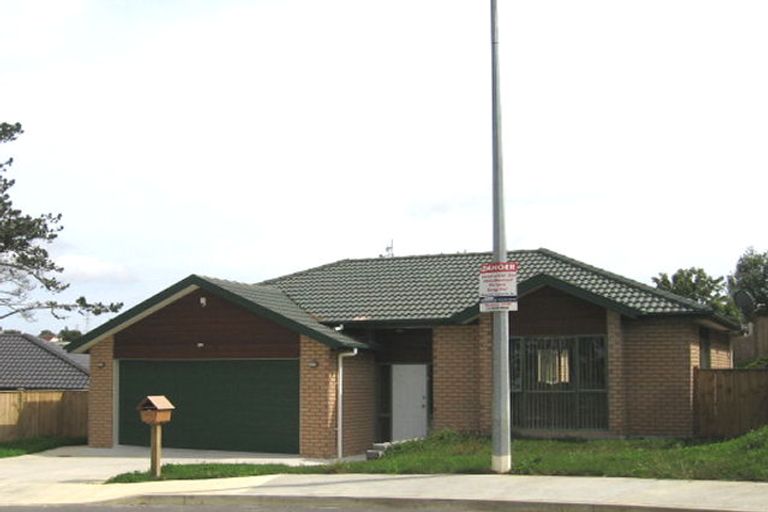 Photo of property in 63 Helleur Road, Massey, Auckland, 0614