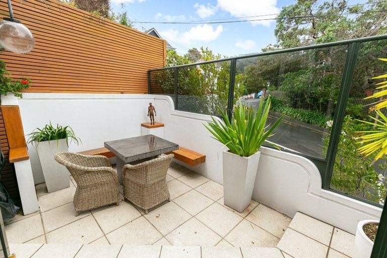 Photo of property in 2/67 Bolton Street, Kelburn, Wellington, 6012