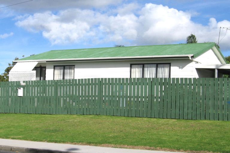 Photo of property in 2/95 Wharf Road, Te Atatu Peninsula, Auckland, 0610