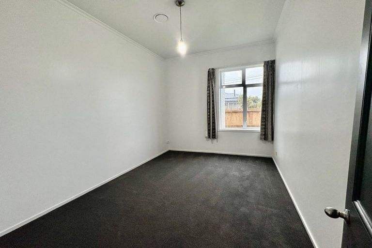 Photo of property in 19 Royal Crescent, Saint Kilda, Dunedin, 9012
