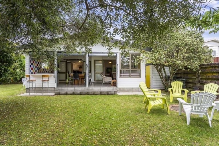 Photo of property in 218 Patuwai Drive, Whangamata, 3620