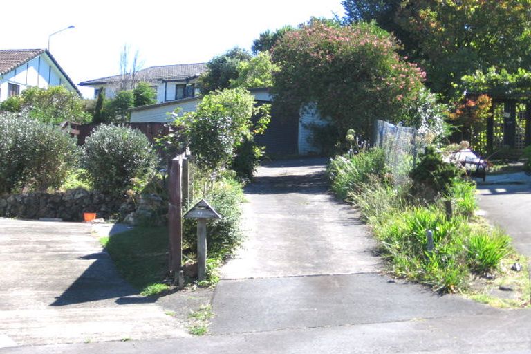 Photo of property in 11 Magdalen Place, West Harbour, Auckland, 0618