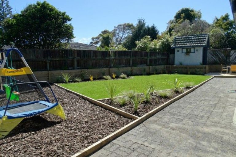 Photo of property in 18 Kauri Road, Waikanae, 5036