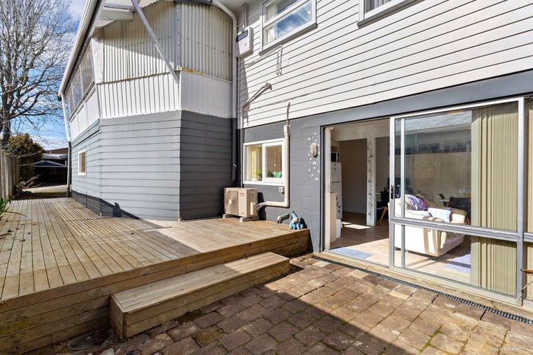 Photo of property in 1/58 Pupuke Road, Hillcrest, Auckland, 0627